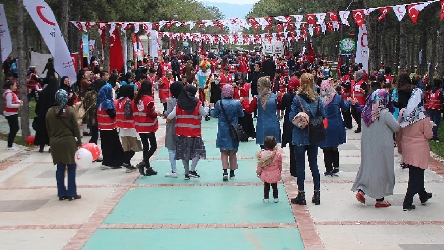 Kızılay Tarafından Çocuk Festivali Yapıldı