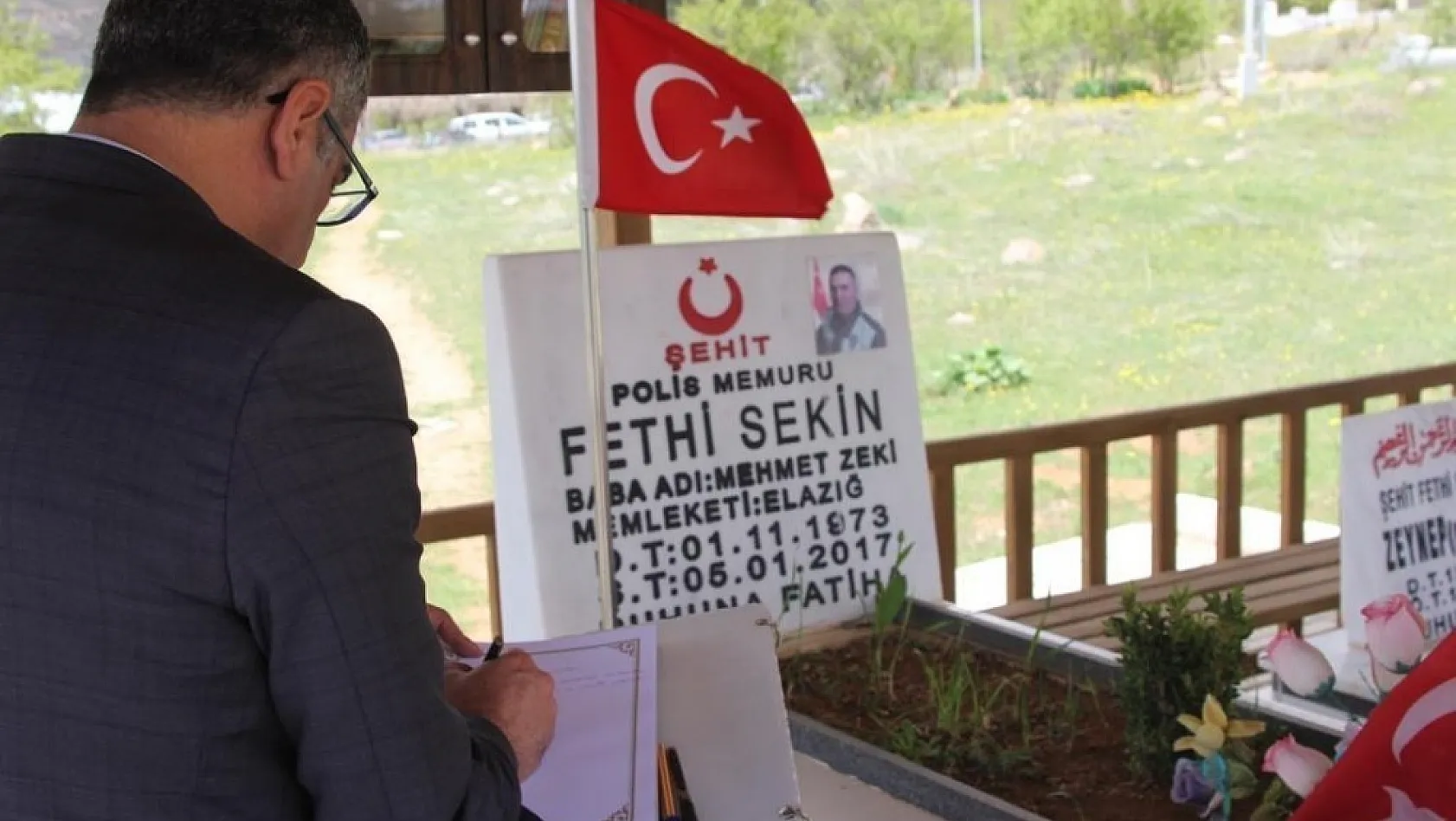 CHP'li Erol'dan Şehit Sekin'in Kabrine Ziyaret