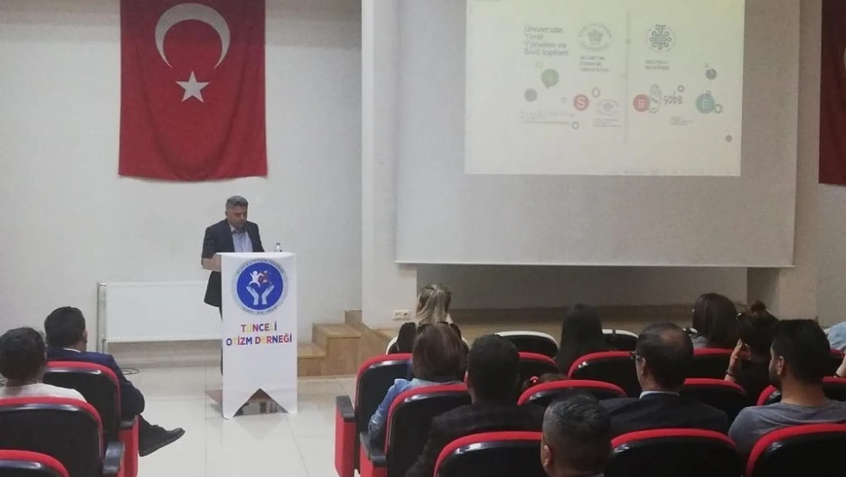 Tunceli'de ' Otizm ' eğitim semineri