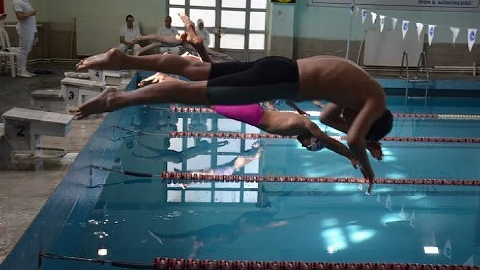 Malatya'da yüzme grup müsabakaları 
