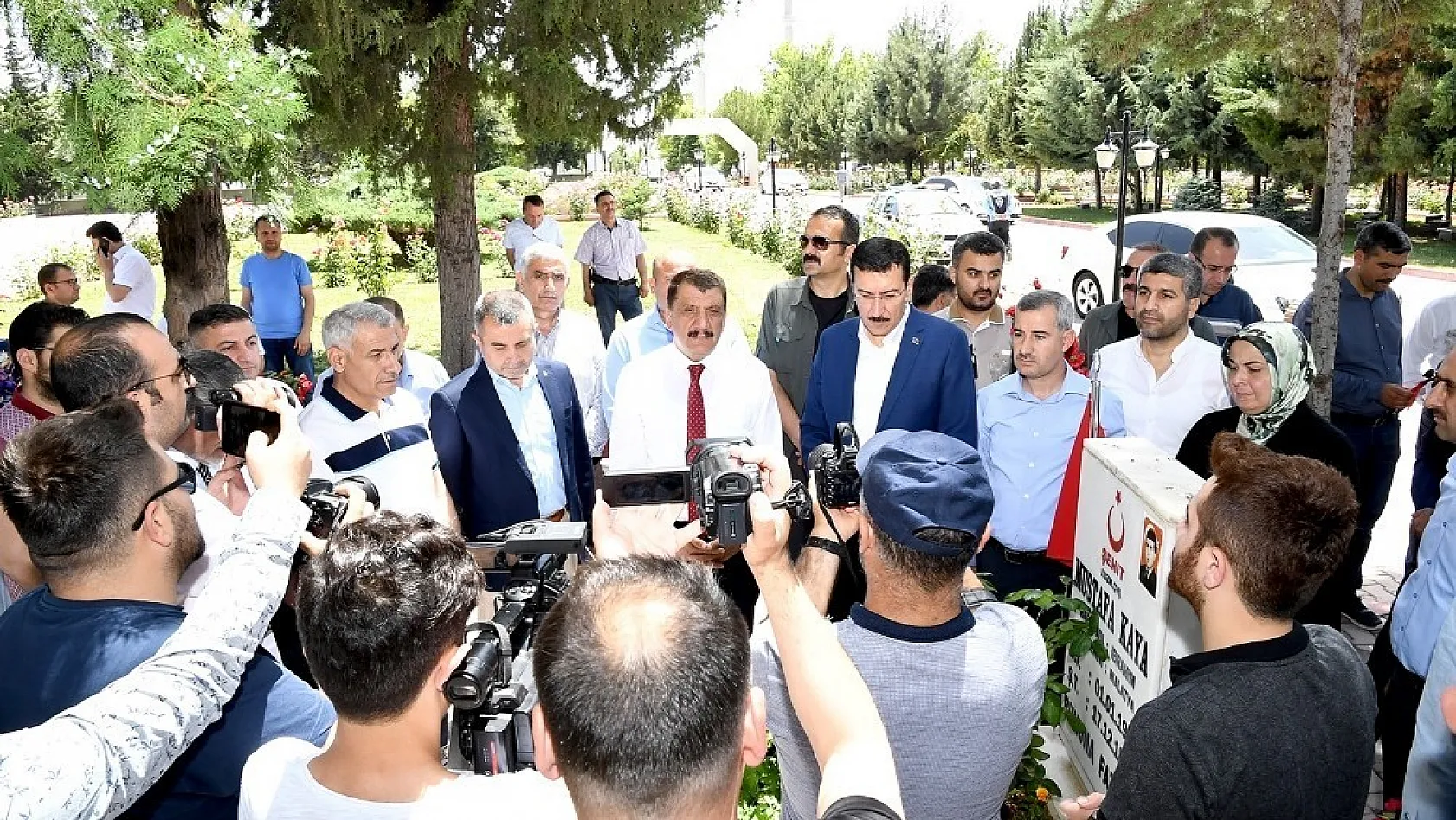 Başkan Gürkan huzurevini ve sevgi evlerini ziyaret 
