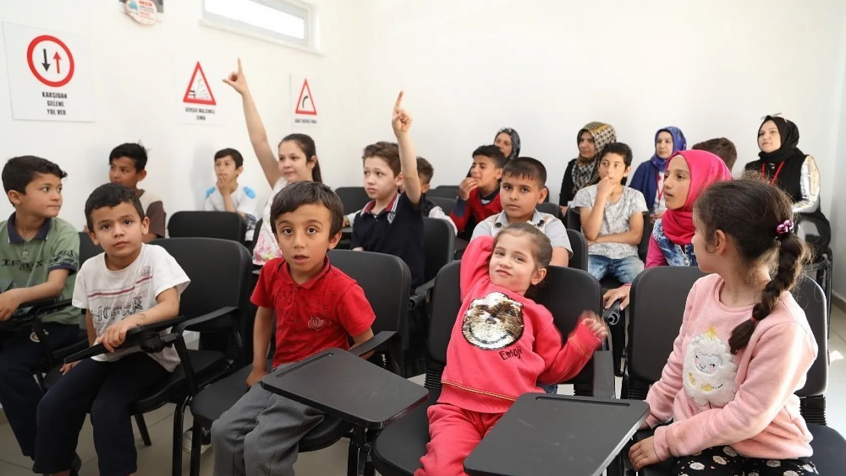 Suriyeli öğrencilere trafik eğitimi verildi 