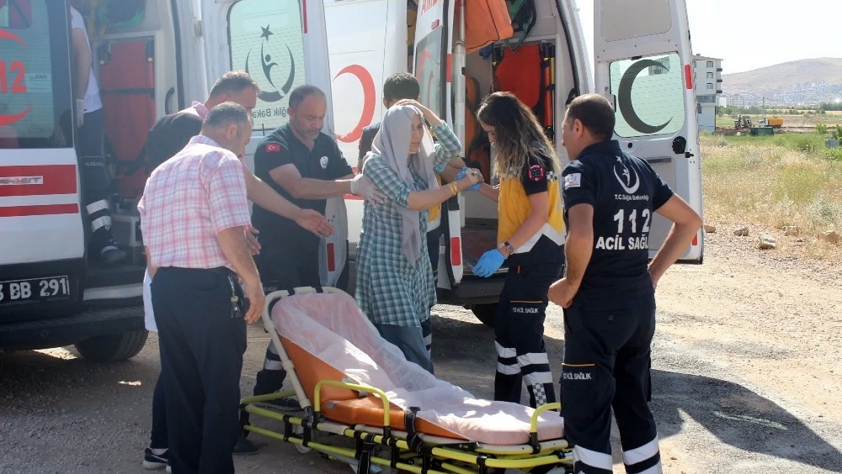 Elazığ'da trafik kazası: 4'ü çocuk 10 yaralı 