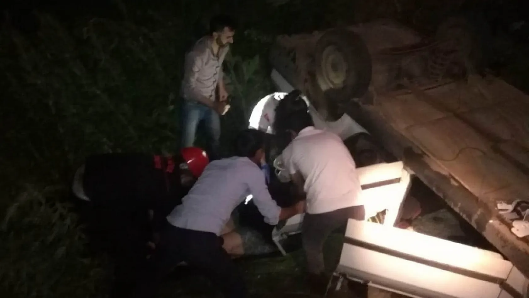 Malatya'da otomobil şarampole yuvarlandı: 1 ölü, 3 yaralı 