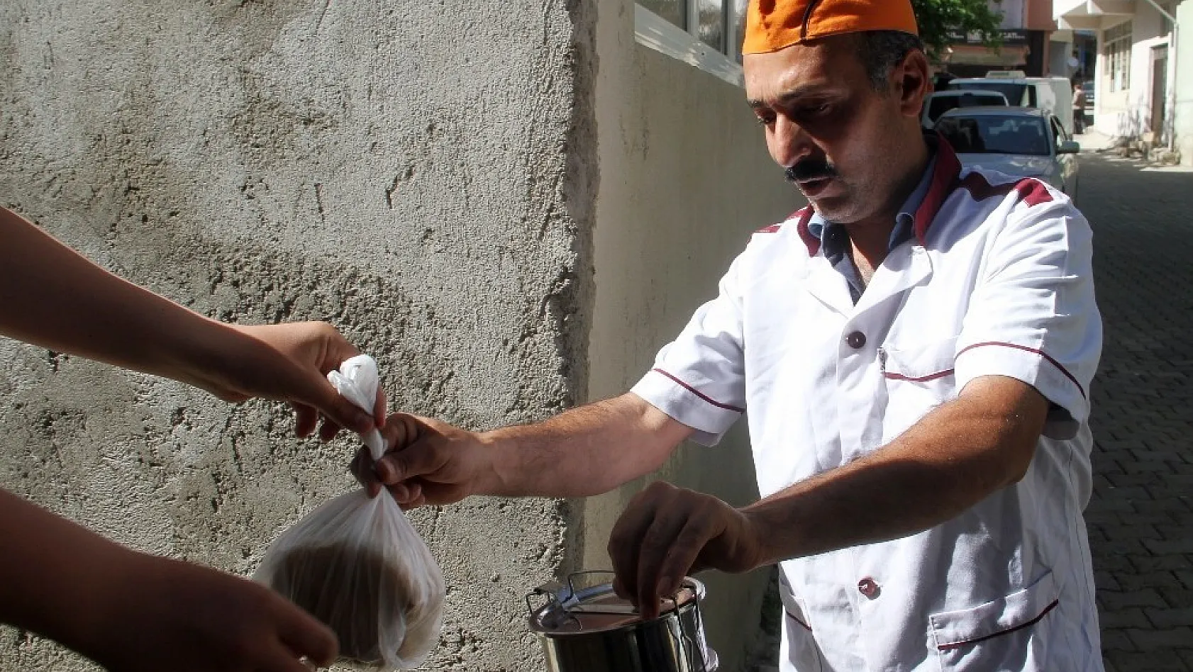 Arıcak'ta 'Sıcak Aşım' Projesi İle Yüzler Gülüyor