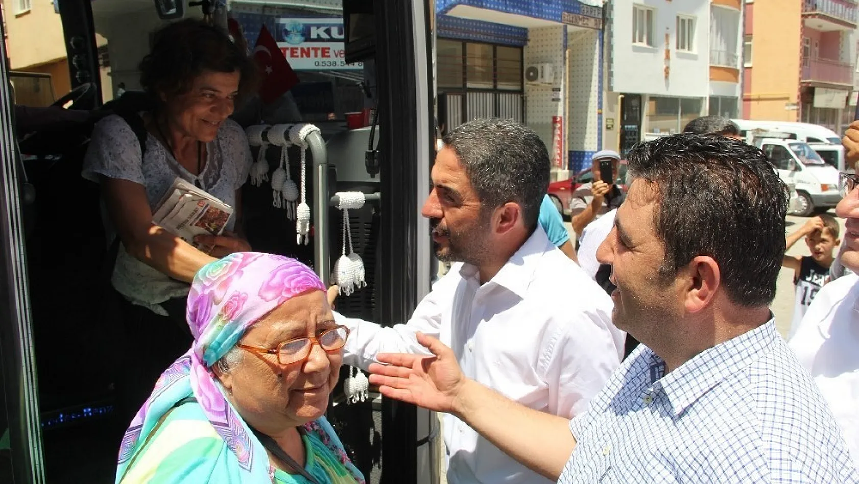 İstanbul seçimlerinde oy kullanan Malatyalılara coşkulu karşılama 