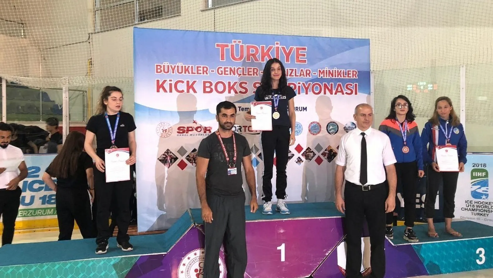 Tuncelili sporcu, Kick Boks'ta Türkiye birincisi oldu 