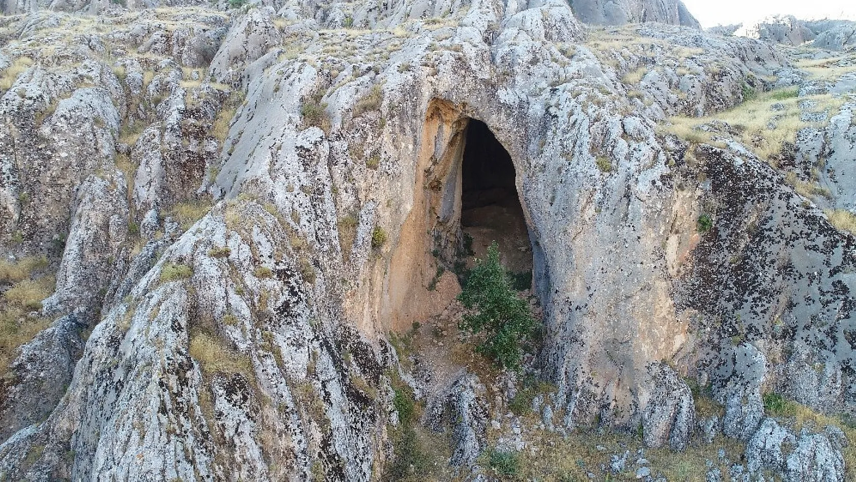 Deve mağarası ve Ölbe vadisi güzelliği ile dikkat çekiyor