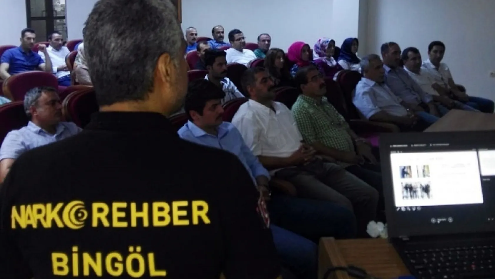 Bingöl'de sağlıkçılara uyuşturucuyla mücadele semineri 