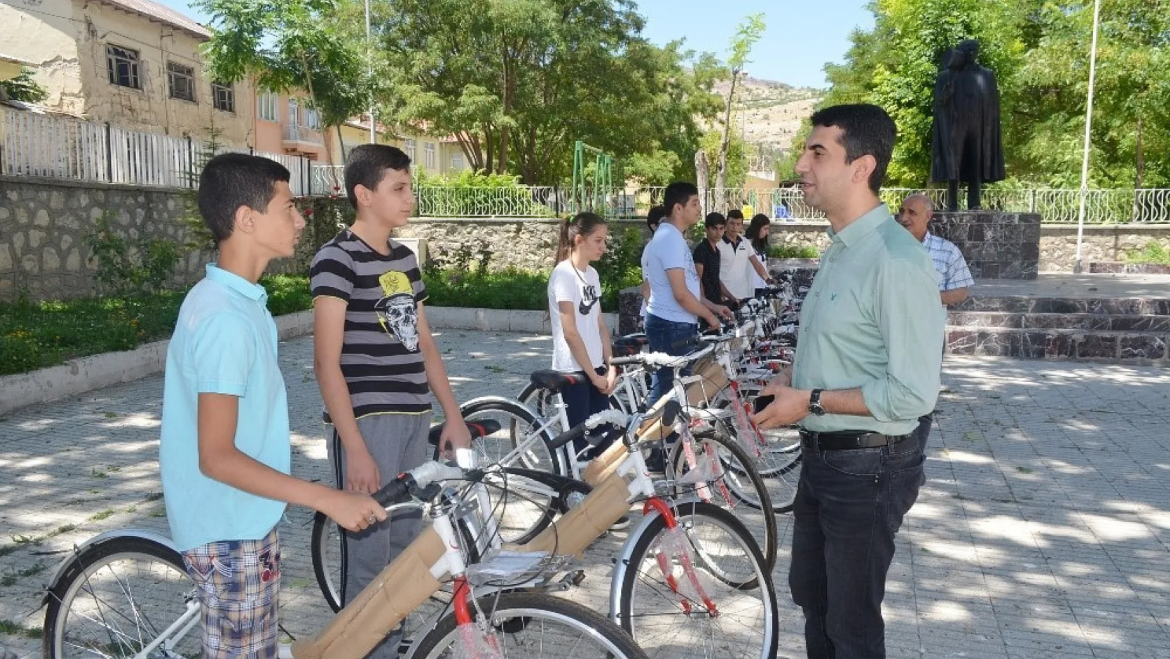 LGS'de başarılı öğrencilere bisiklet 