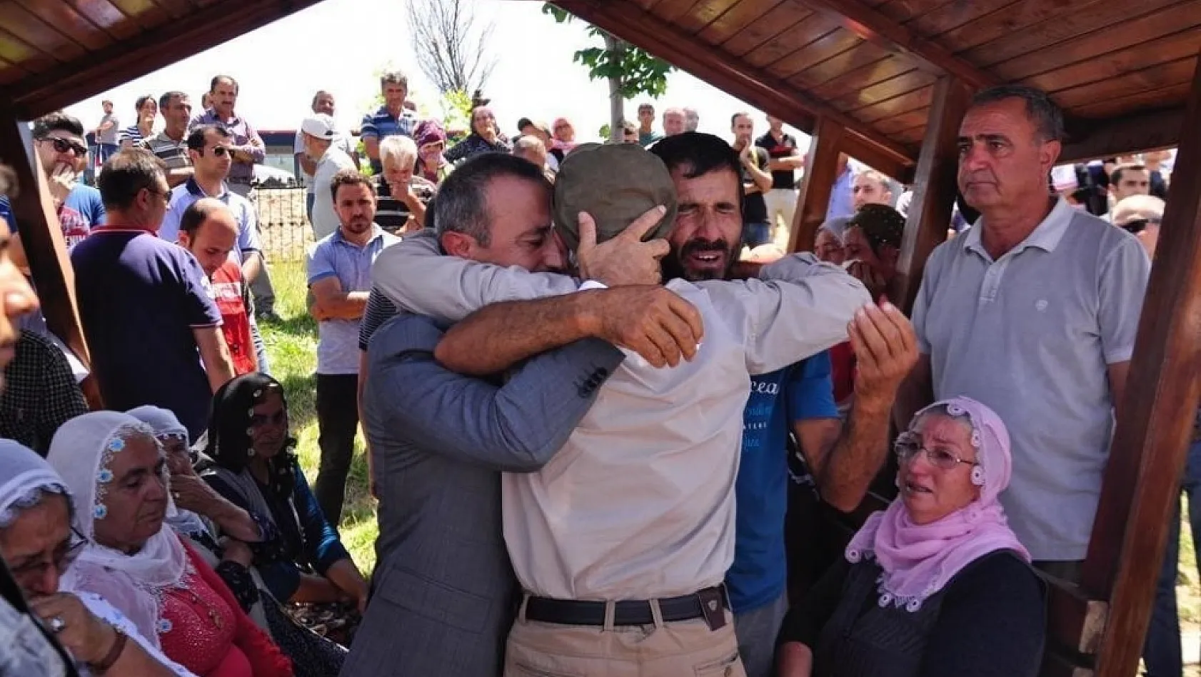 Valilik, terör kurbanı kardeşler ile Engin Eroğlu'nun aileleri için yardım kampanyası başlattı 