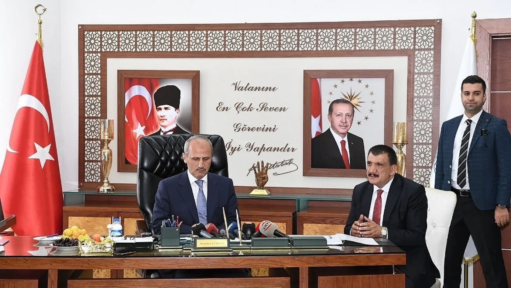 Bakan Turan'dan Belediye Başkanı Gürkan'a ziyaret 