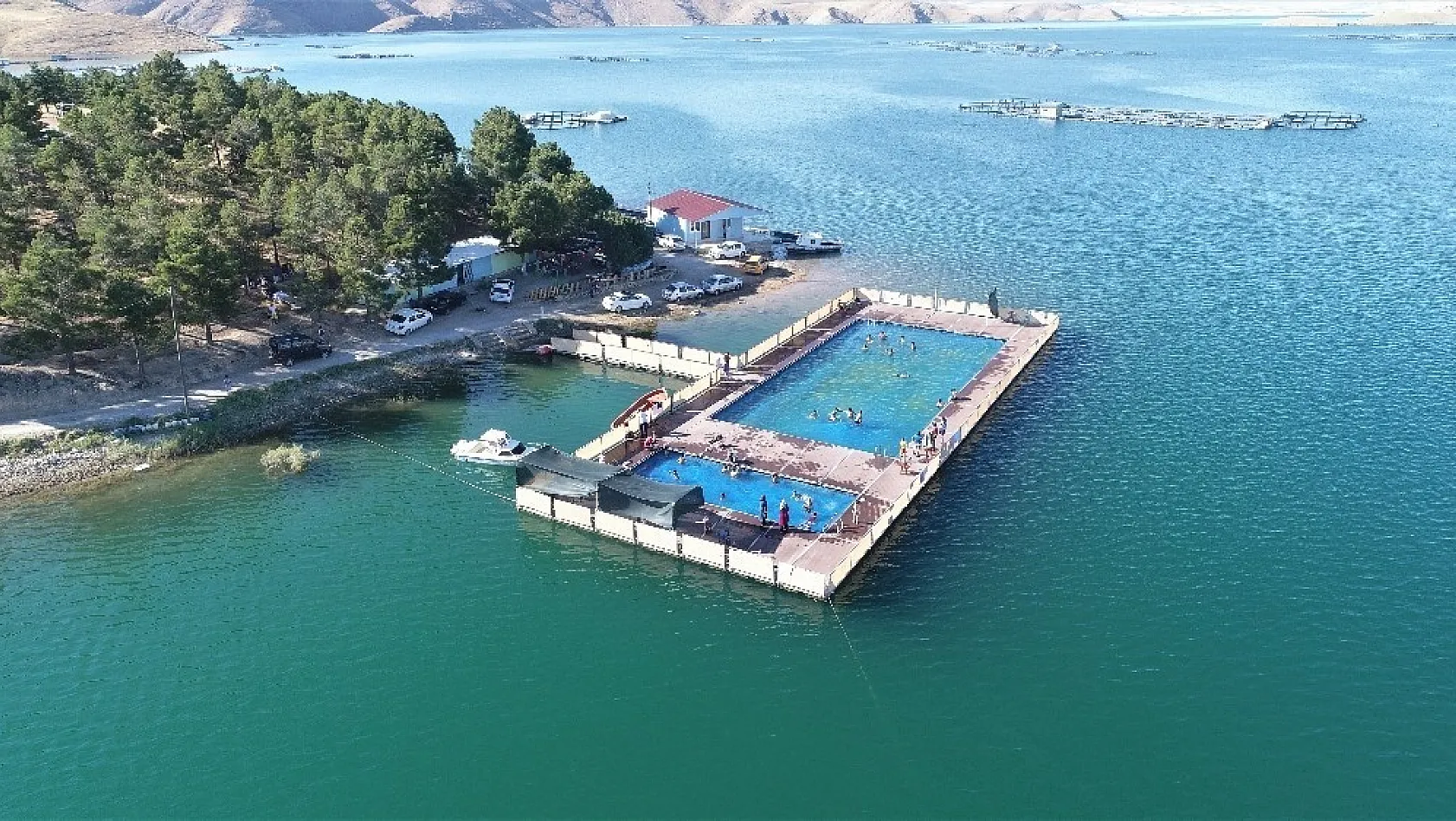 Keban Barajı üzerinde olimpik 'Yüzer Havuz'