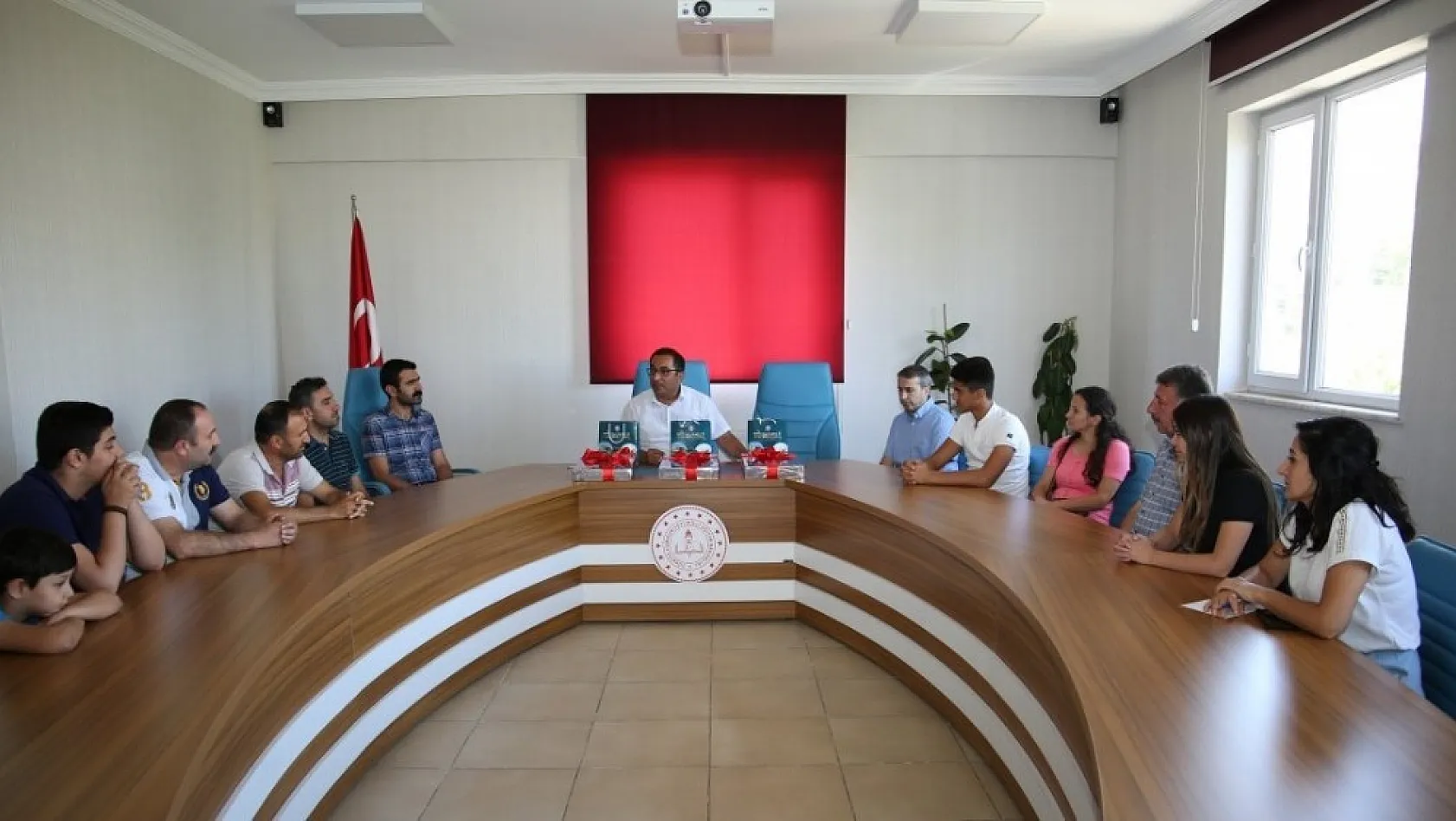 Tunceli'de LGS'de derece yapan öğrenciler ödüllendirildi 