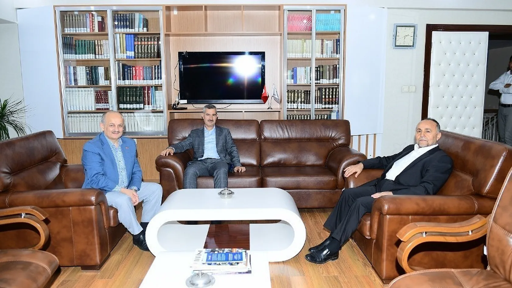 Başkan Çınar Kızılay'a kurban bağışında bulundu 