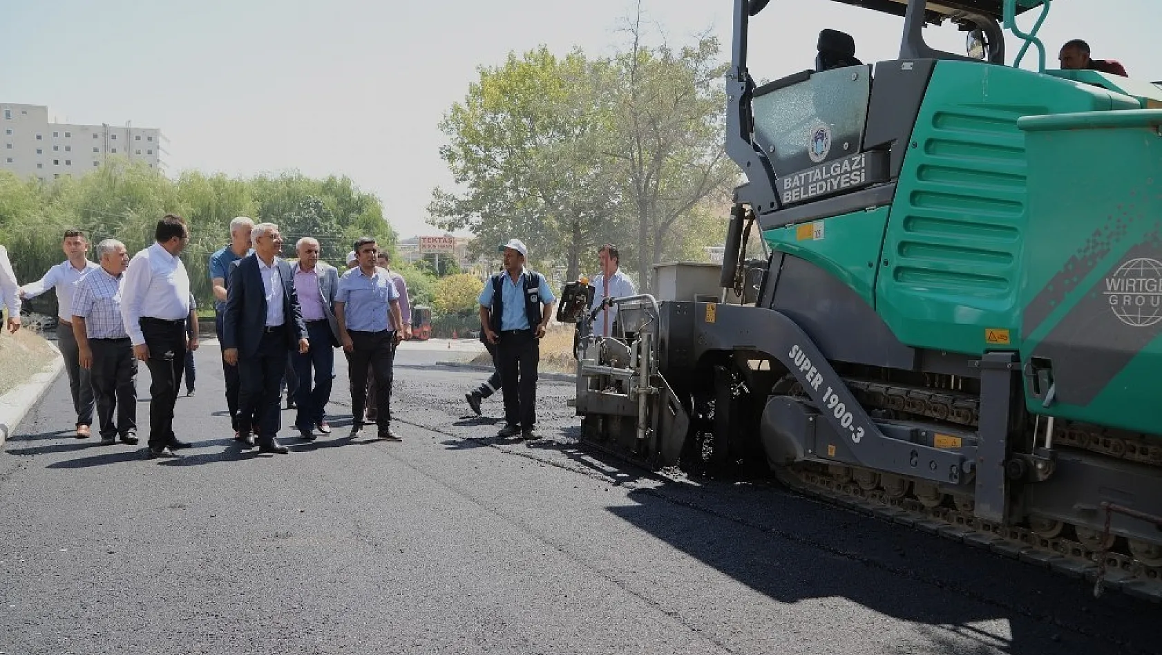 Başkan Güder, asfalt çalışmalarını yerinde inceledi 