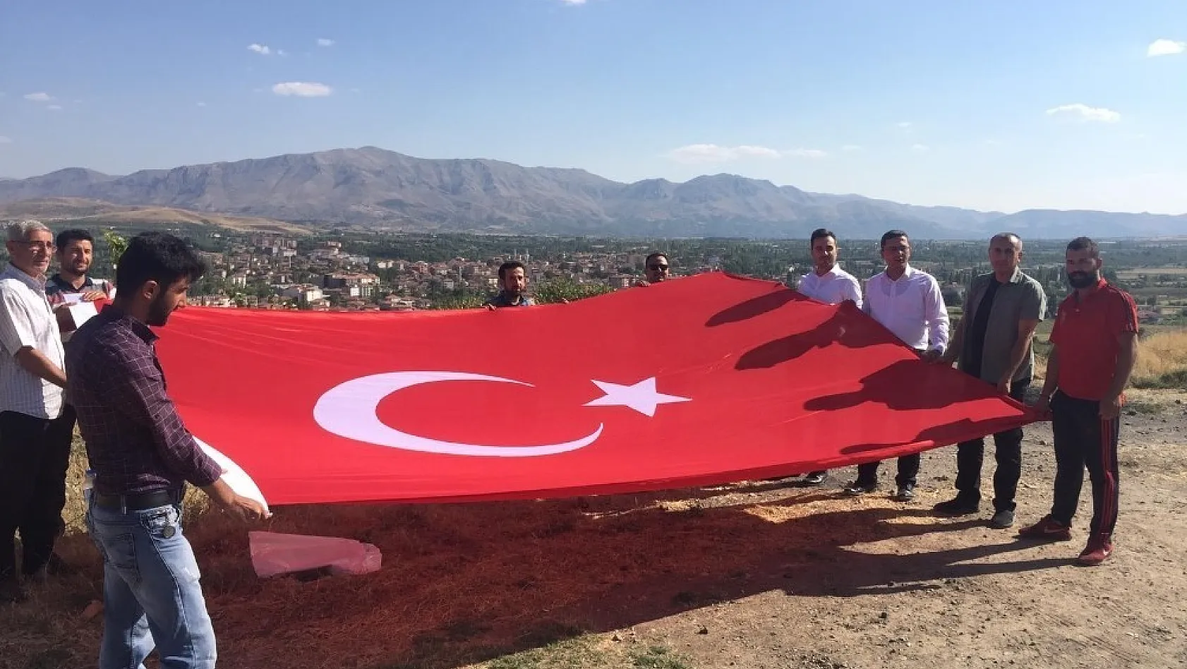 Doğanşehir'de dev Türk Bayrağı 