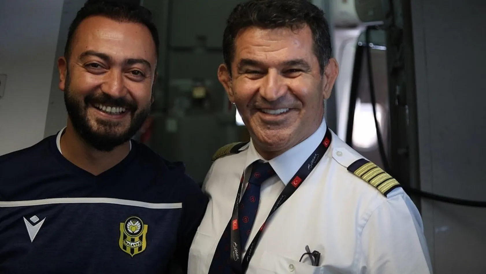 Sırbistan'a giden uçağın Malatyalı pilotundan alkış alan anons 