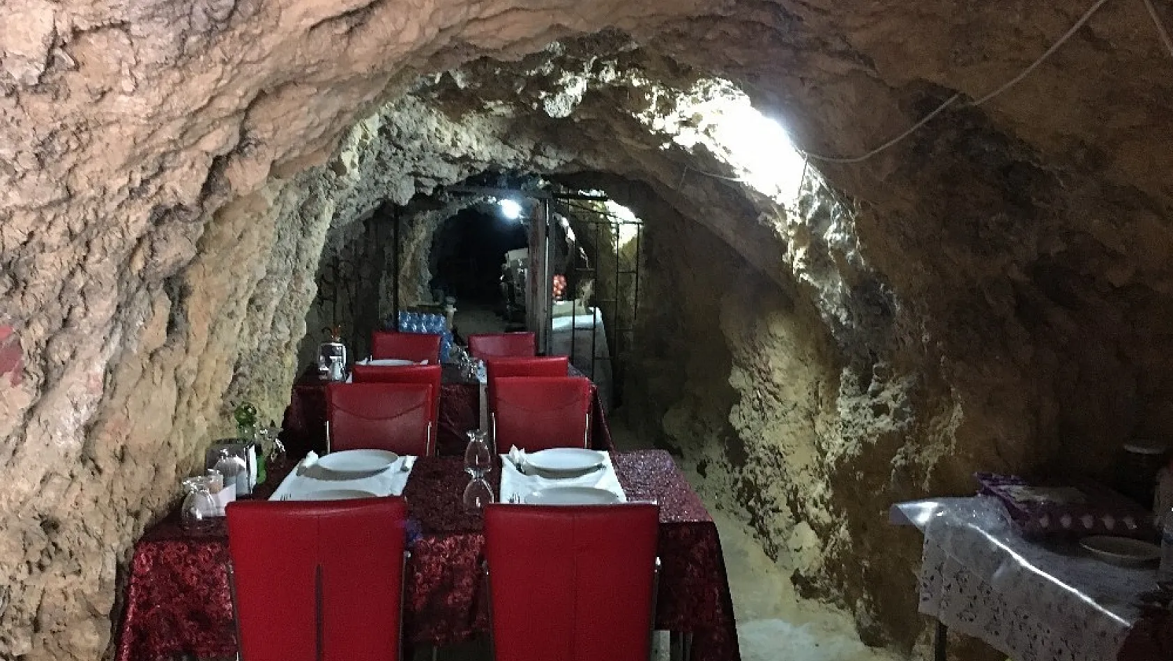 Elazığ'da Mağaranın İçinde Yapılanı Görünce Şok Olacaksınız!