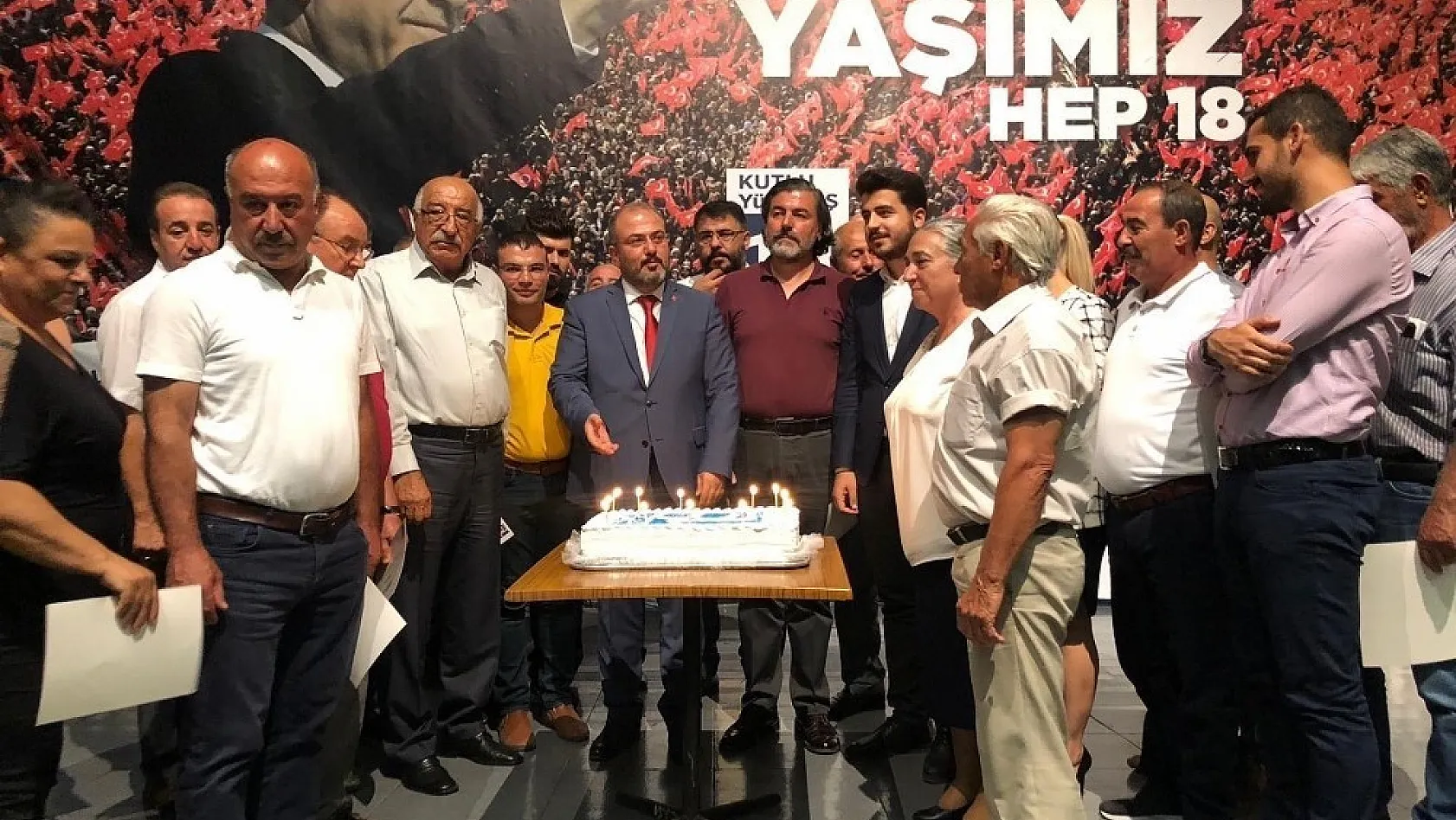 AK Parti Tunceli'de, 18'inci yaşını kutladı 
