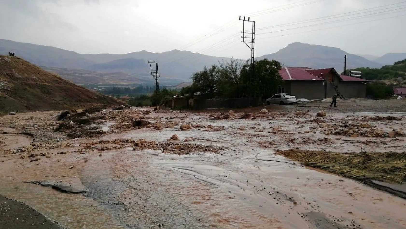 Malatya'da sağanak yağış sele neden oldu 