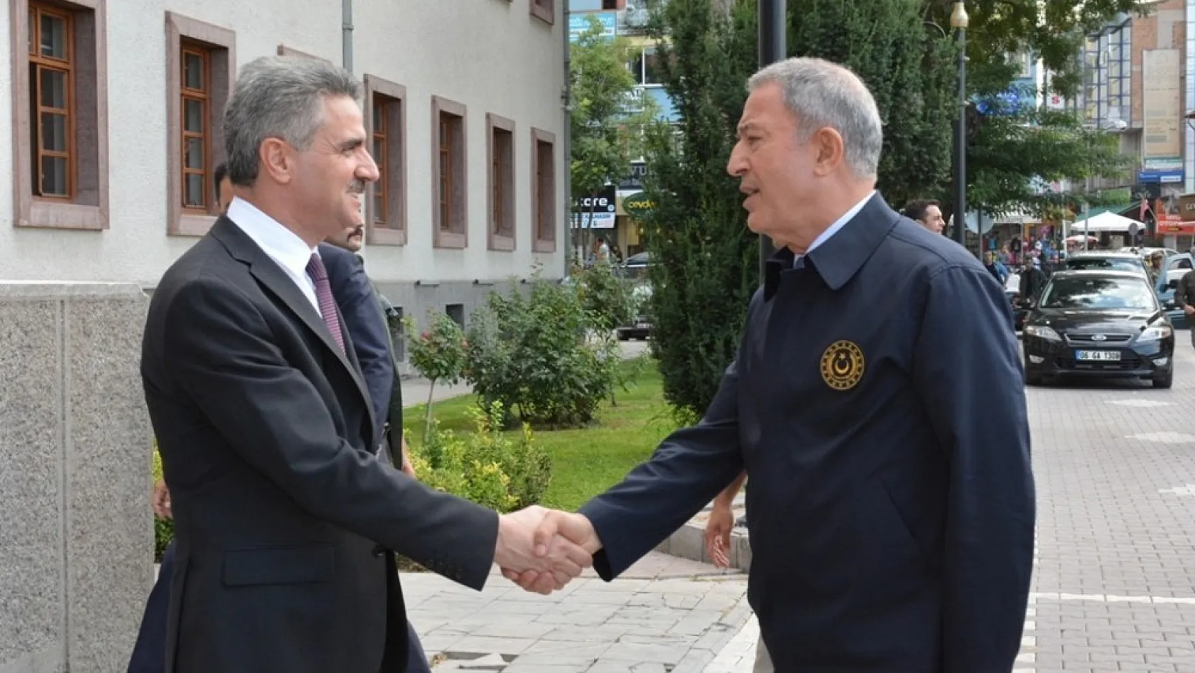 Milli Savunma Bakanı Akar'dan Malatya Valisi Baruş'a ziyaret 
