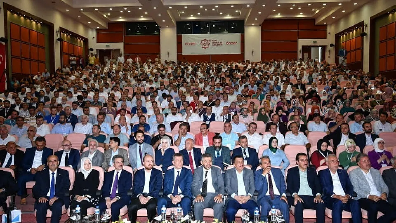 Bakan Selçuk: '2019 YKS'de ilk binde 130 imam hatipli öğrencimiz başarıya imza atmış bulunuyor' 