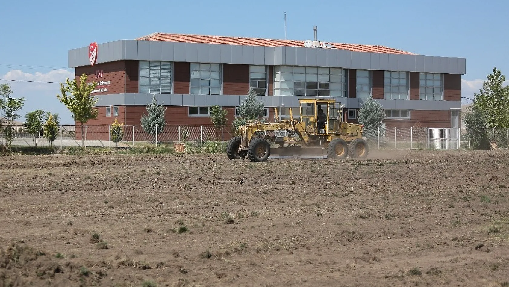 Yeni Malatyaspor 'Futbol Köyü' projesi için ilk kazmayı vurdu 