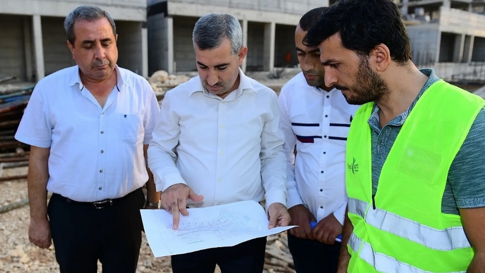 Başkan Çınar, Yeşil Yaka inşaatlarını yerinde inceledi 