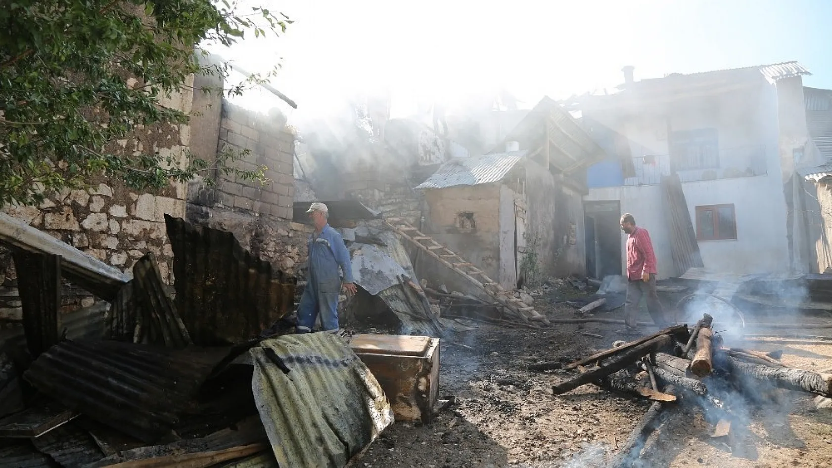 Tunceli'de ev yangını 2'si kullanılamaz hale geldi, 1'inde hasar oluştu 