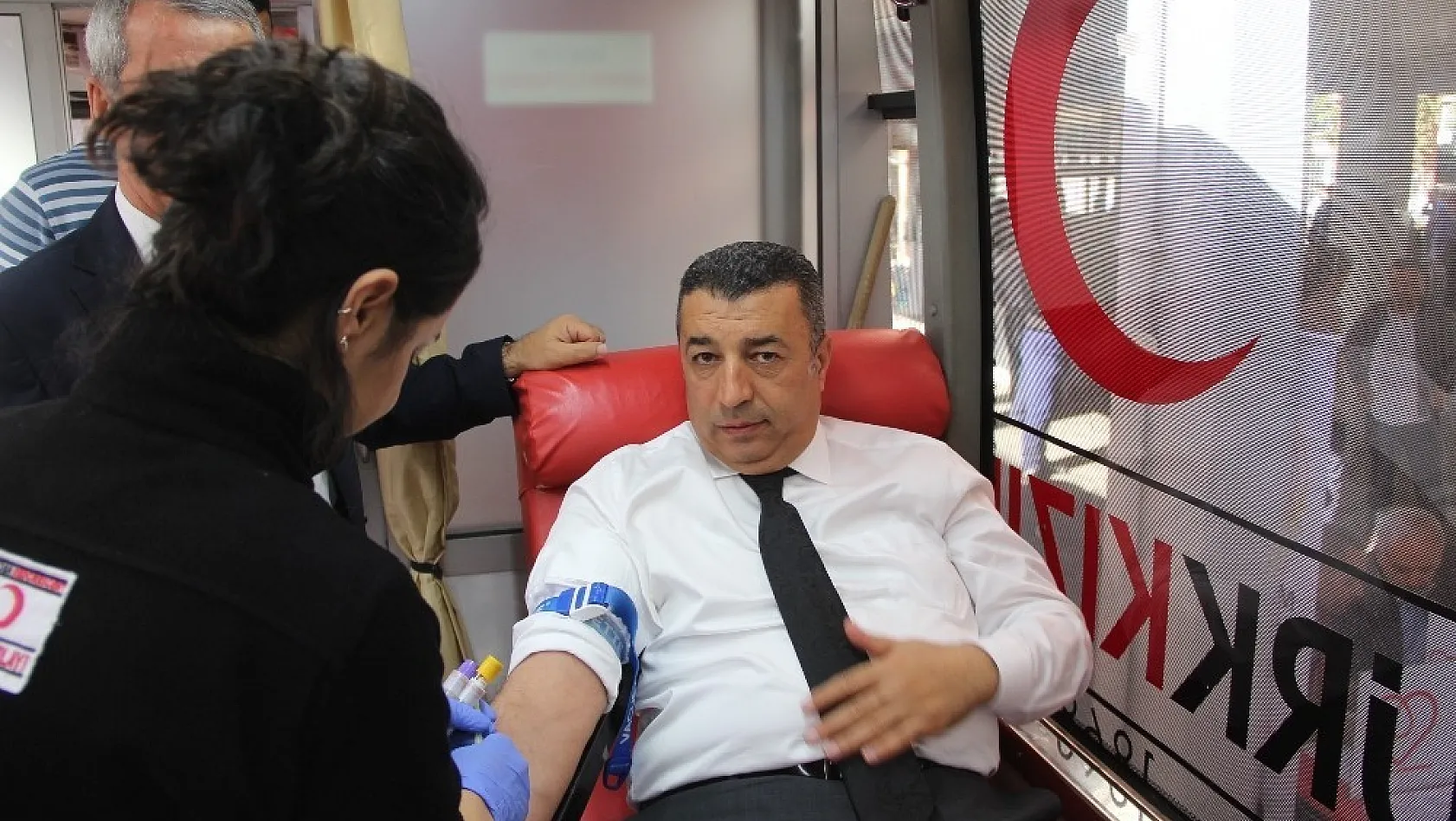 Şire Pazarı esnafı Kızılay'a kan bağışında bulundu 