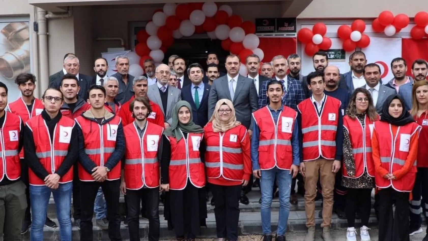 Türk Kızılay'ından ihtiyaç sahipleri için Elazığ'da &quotMağaza"