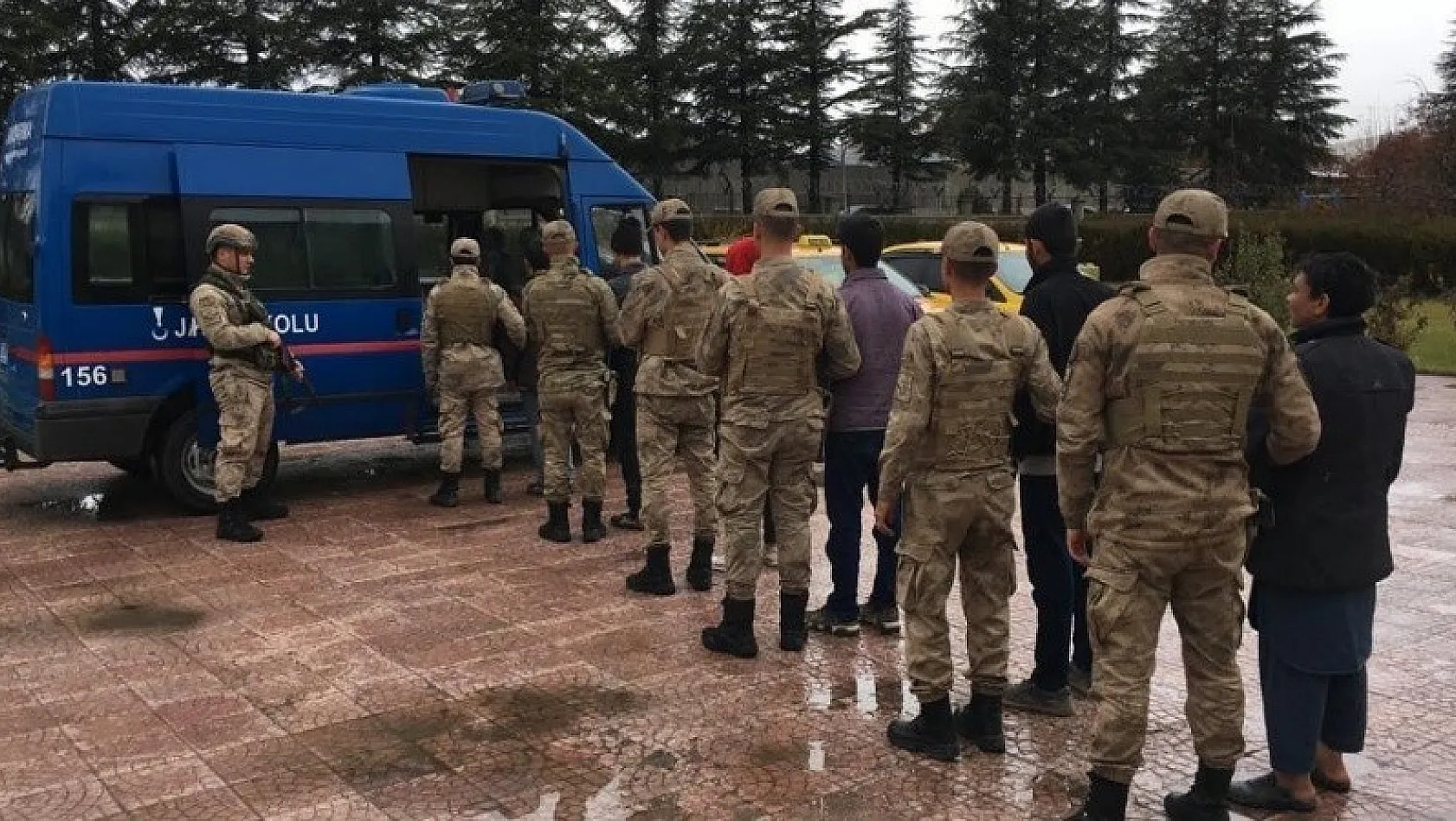 Elazığ'da 8 Göçmen Yakalandı