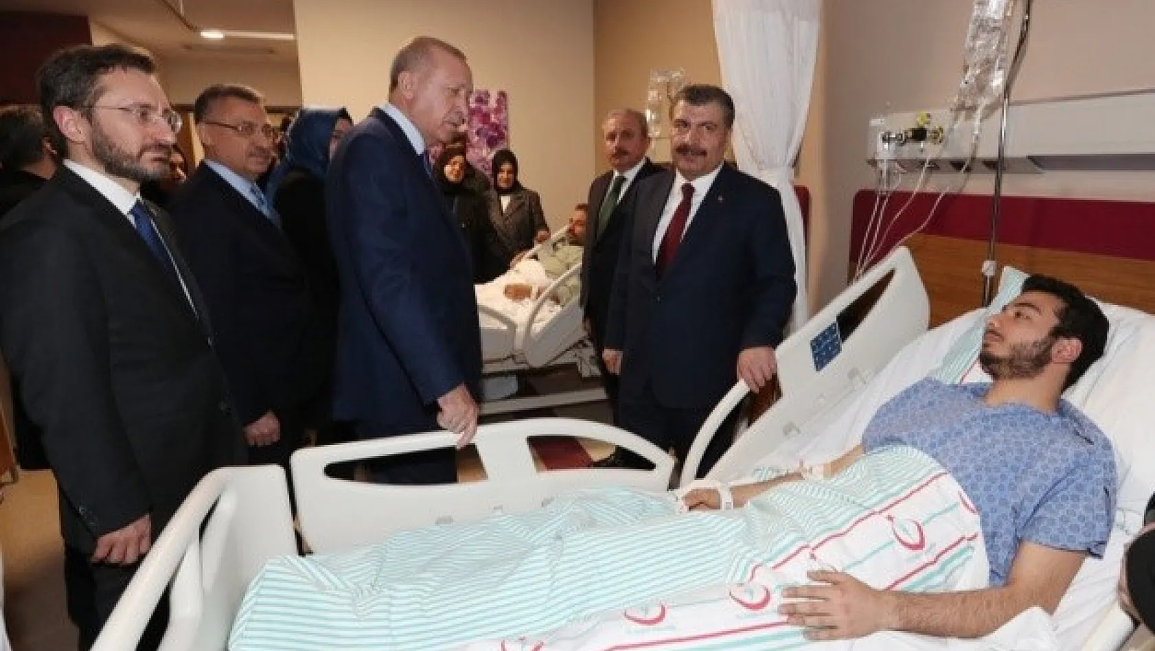 Cumhurbaşkanı Erdoğan Yaralıları Ziyaret Etti