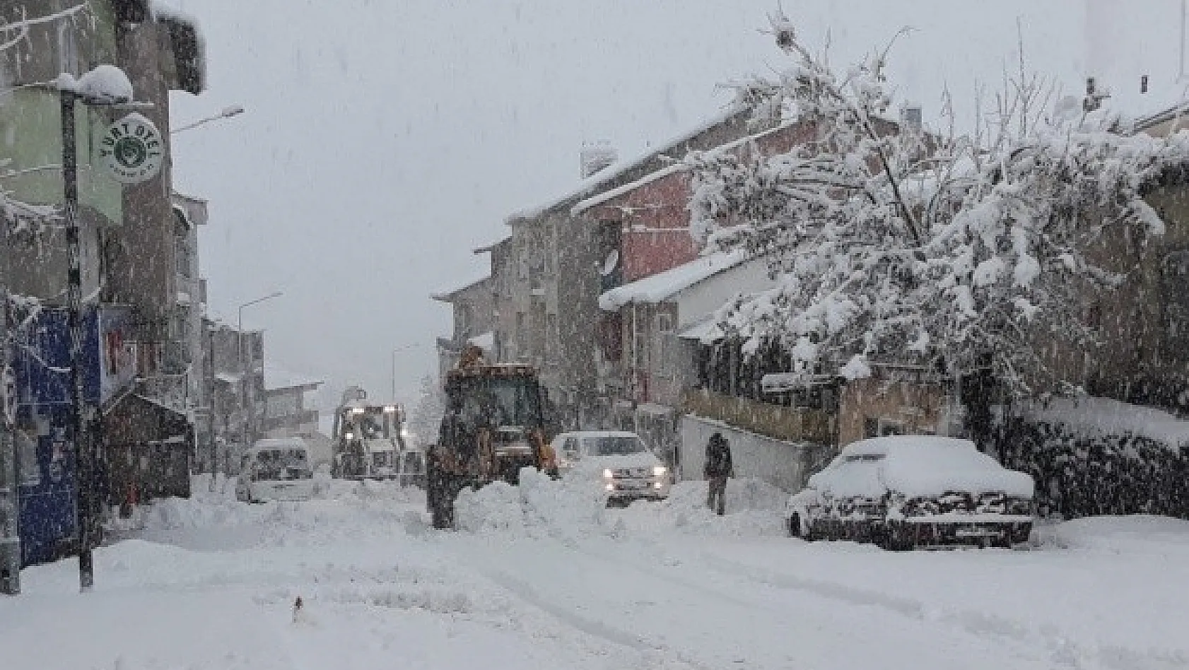 Tunceli'de Kar, 171 Köy Yolunu Kapadı