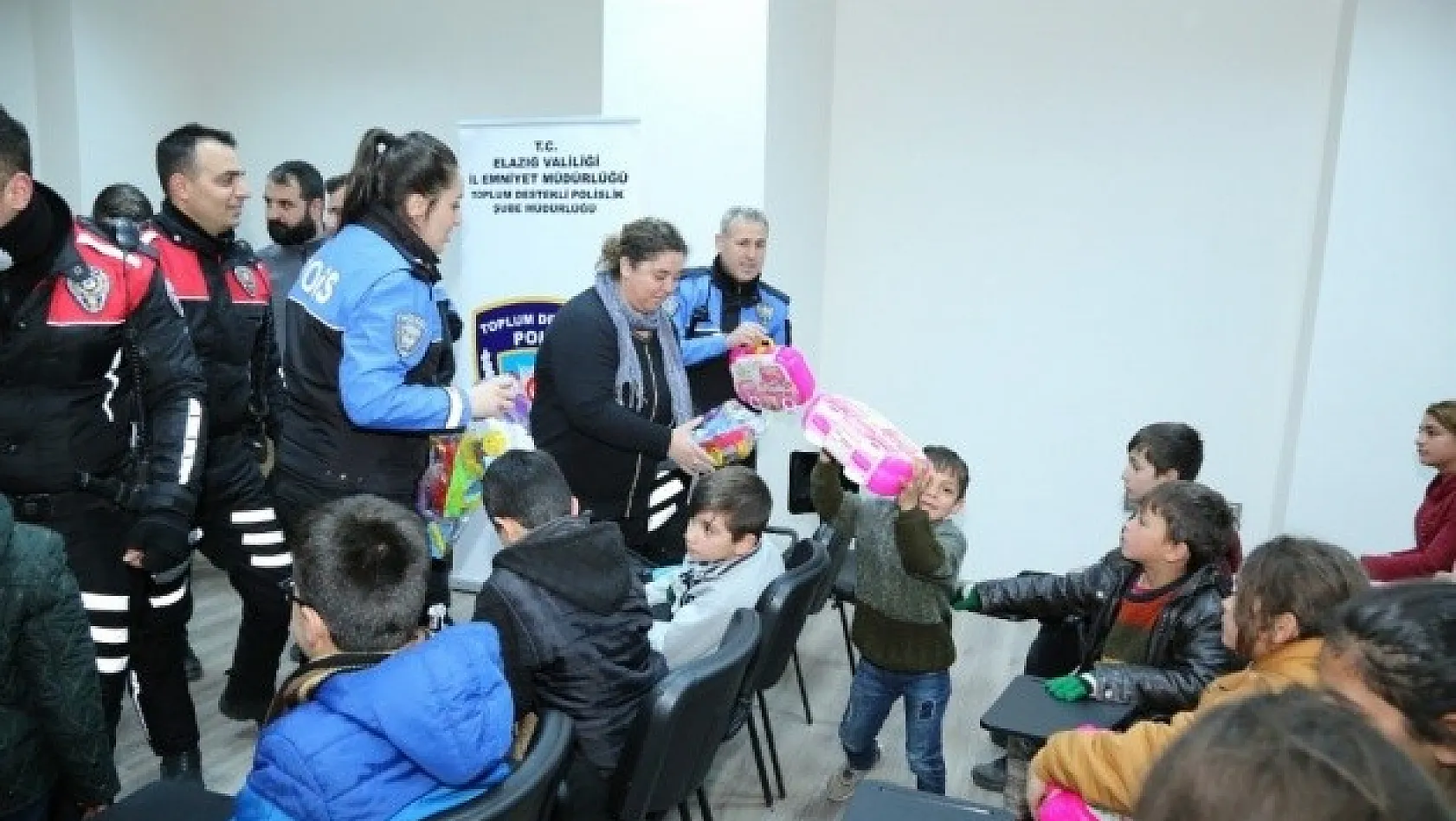 Elazığ Polisi Depremzede Çocukları Ağırladı