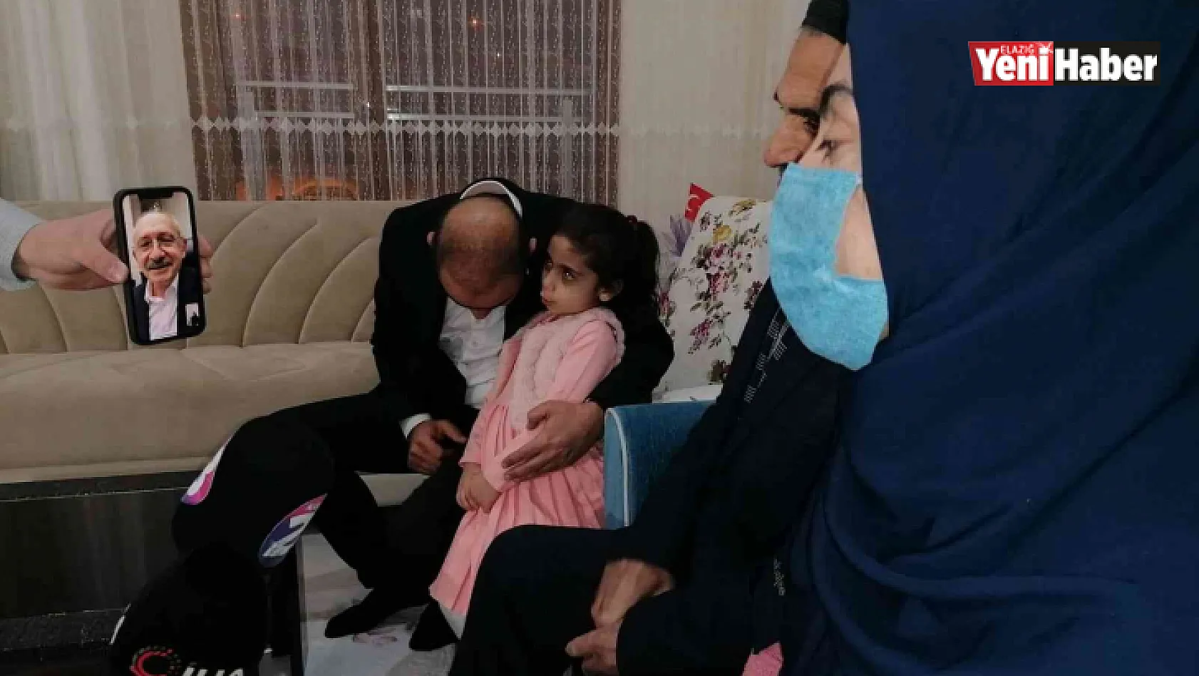CHP Genel Başkanı Kılıçdaroğlu, Elazığ depreminin simgesi 'Yüsra Bebek' ile görüştü