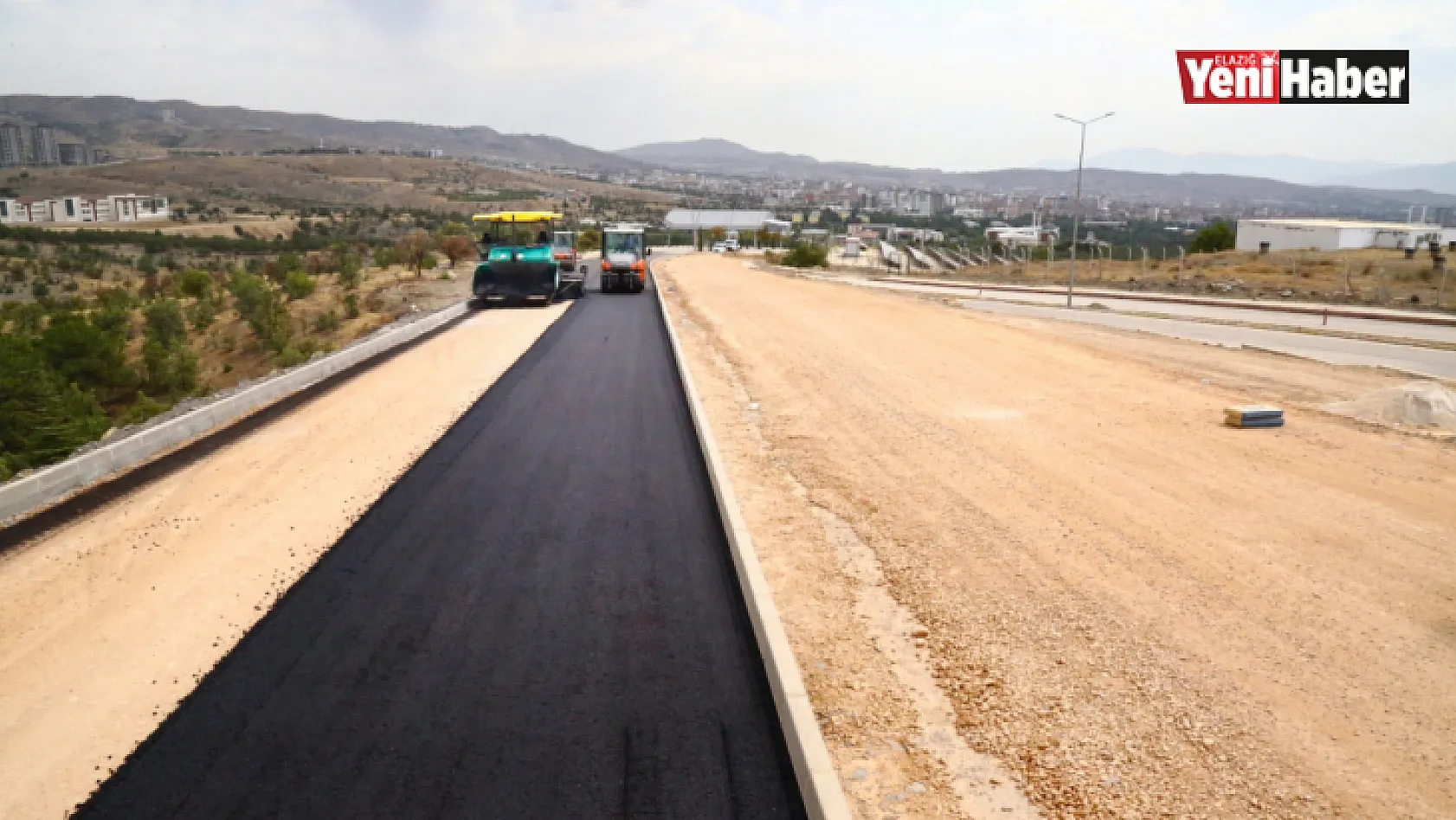 Elazığ Belediyesi Yol Yapım Çalışmalarını Sürdürüyor