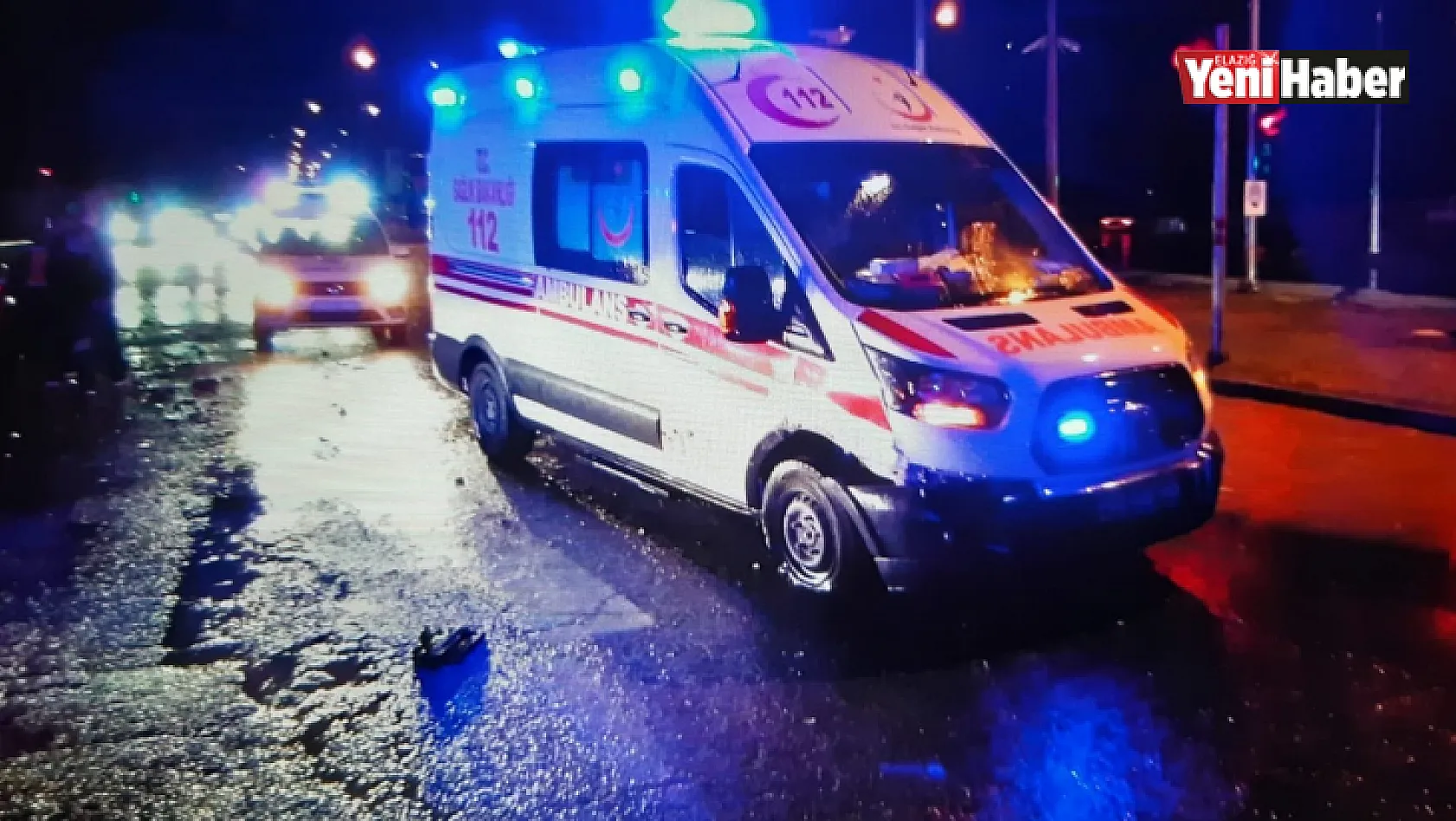 Elazığ'da ambulans ile otomobil çarpıştı: 5 yaralı