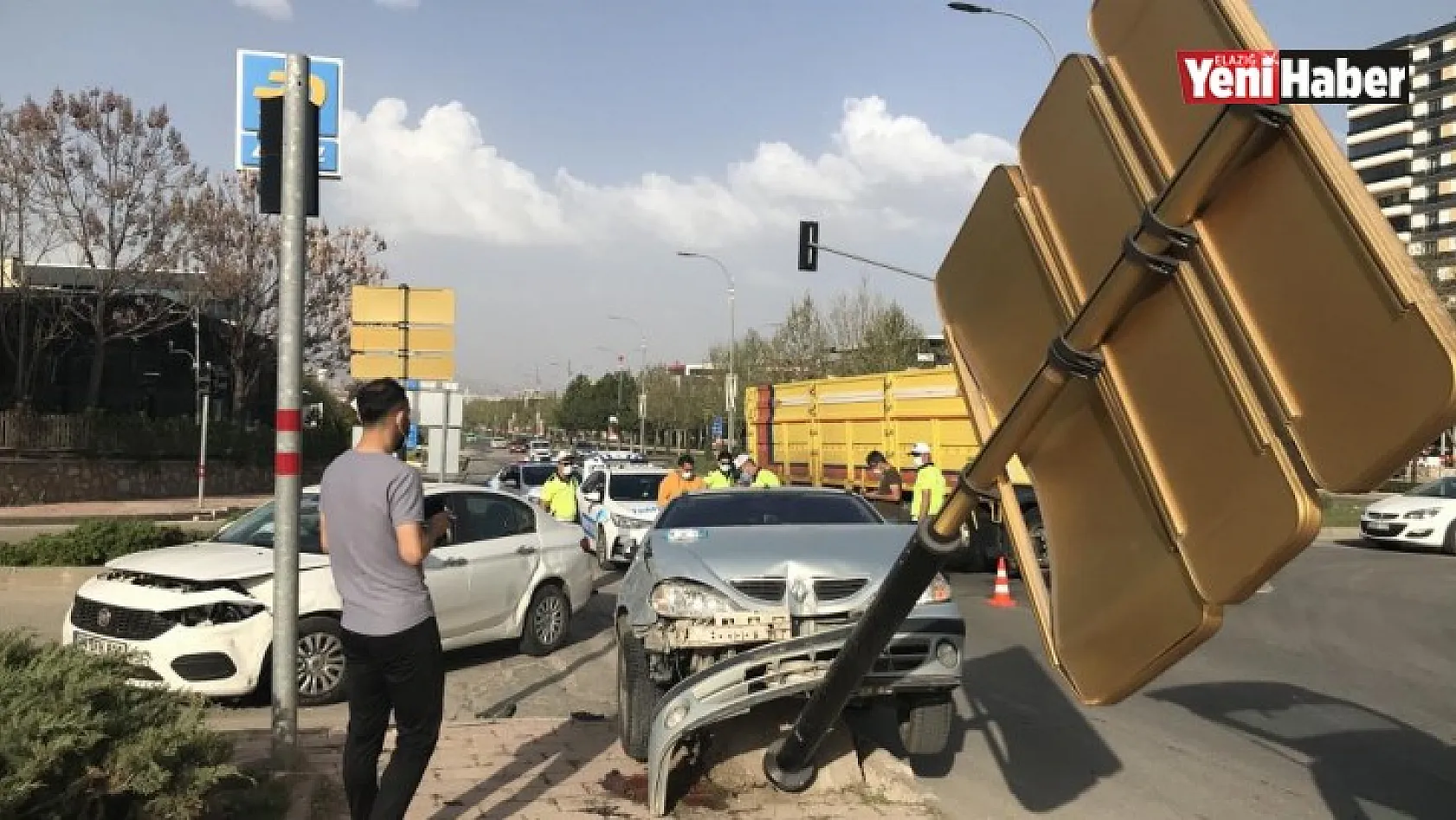 Elazığ'da İki Araç Çarpıştı 2 Yaralı