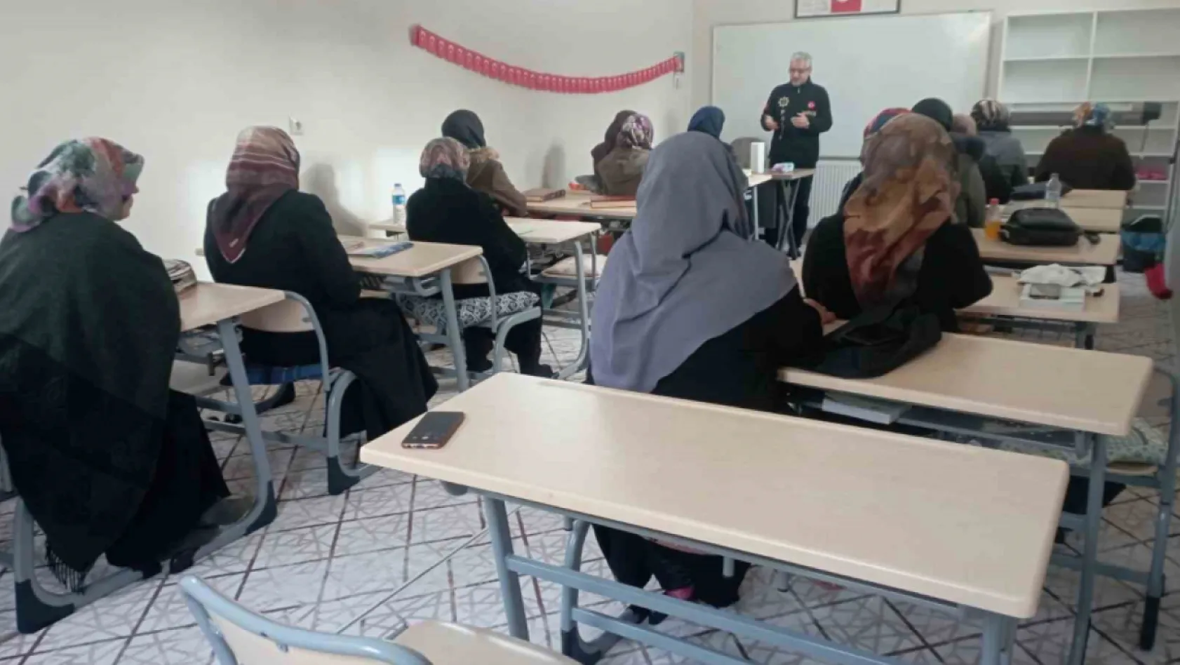 Elazığ'da 'Narkorehber' Eğitimleri