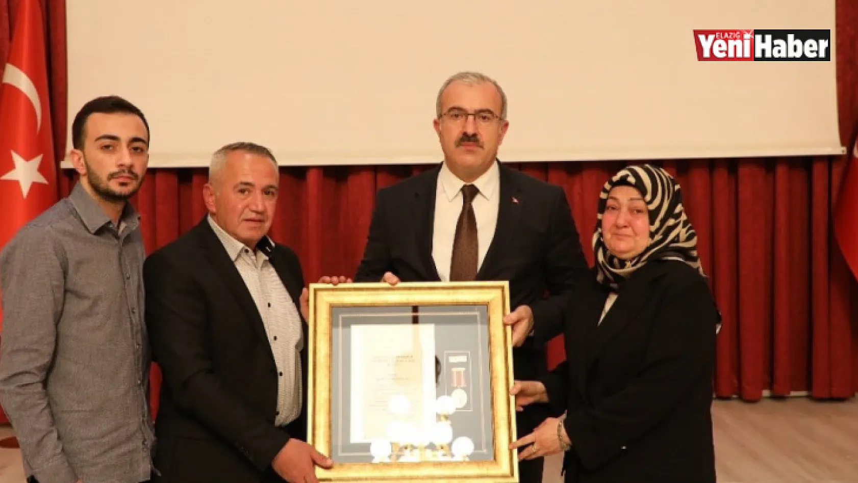 Elazığ'da şehit aileleri ve gazilere 'Devlet Övünç Madalyası ve Beratı' verildi