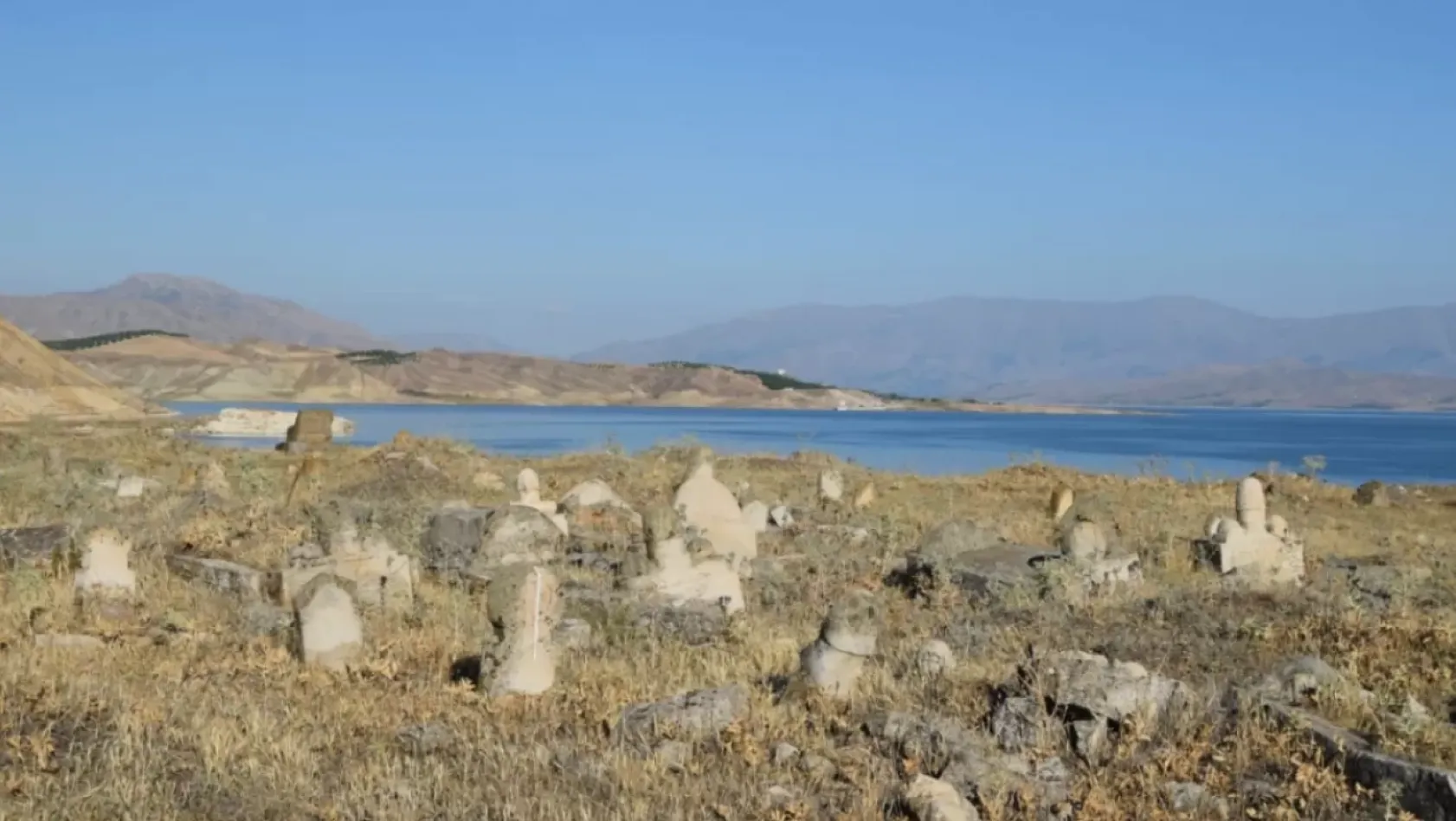 Elazığ'da Suların Çekilmesiyle Tarih Ortaya Çıktı