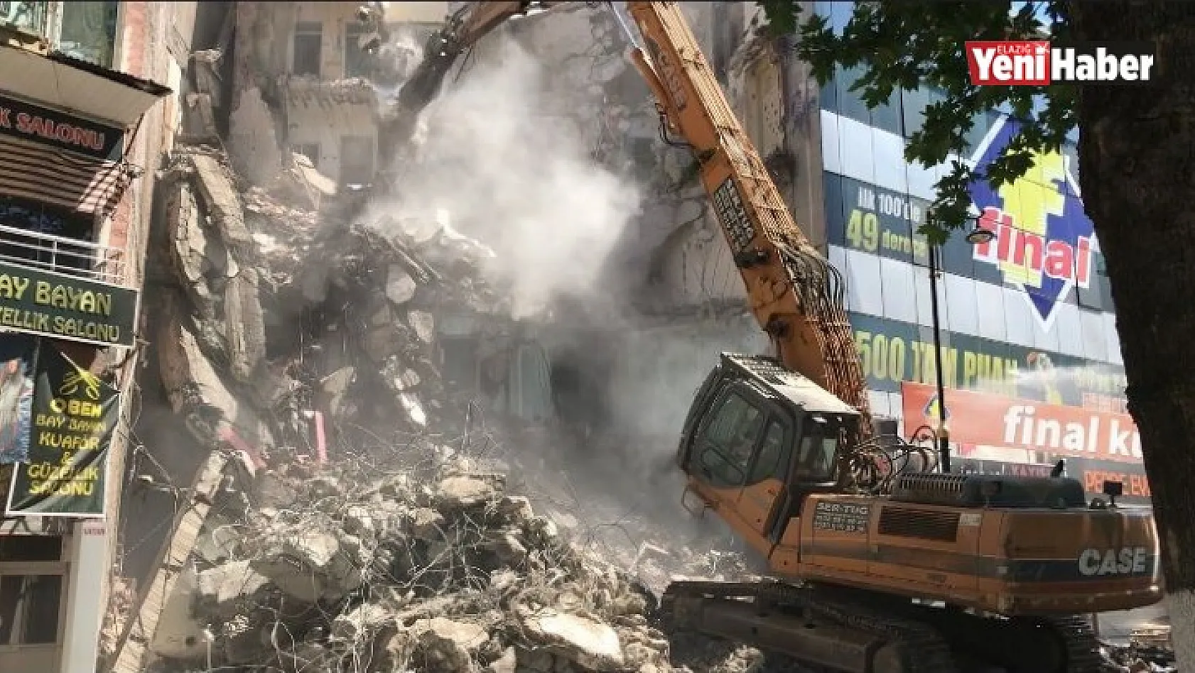 Elazığ Depreminde Zarar Gören Bina Yıkıldı