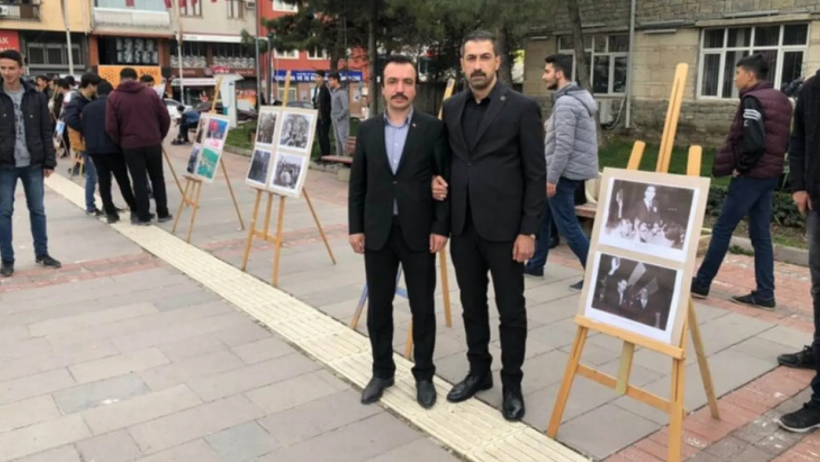 Merhum Türkeş İçin Fotoğraf Sergisi Açıldı
