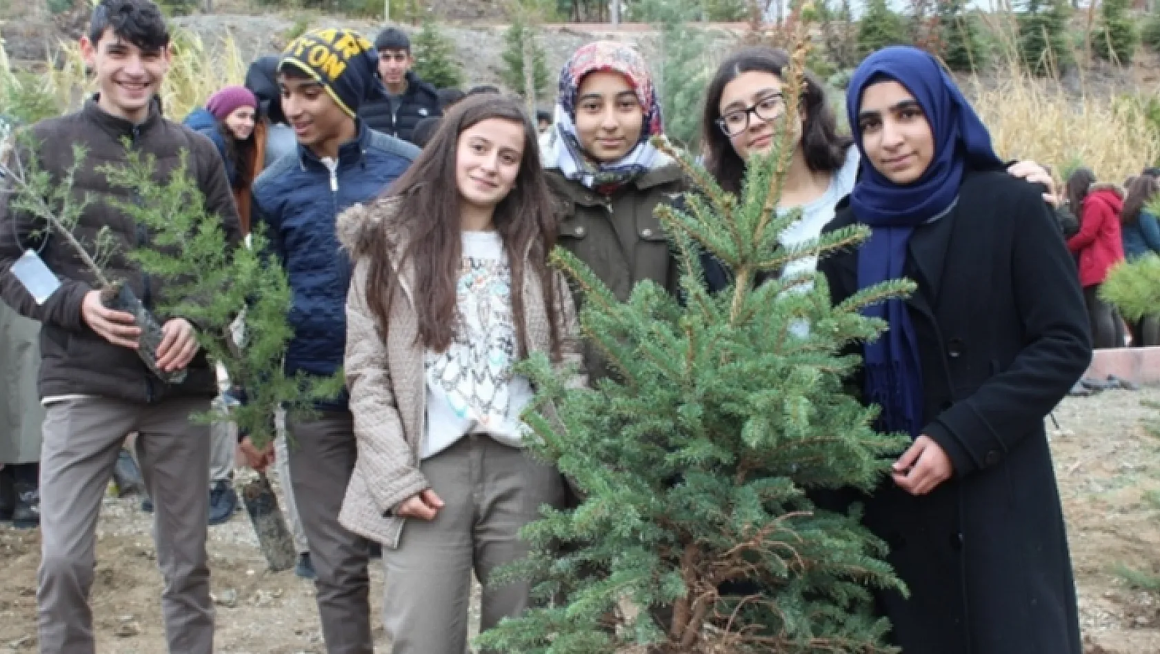 Öğrencilerden 'Ağacımla büyüyorum' Projesine Destek