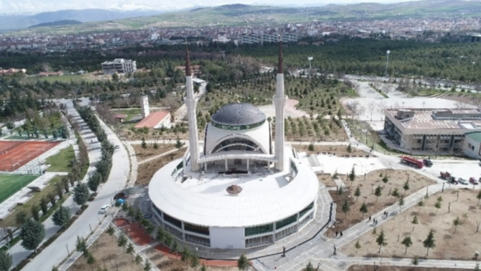 'Hilal' Mimarili Camide Sona Yaklaşılıyor