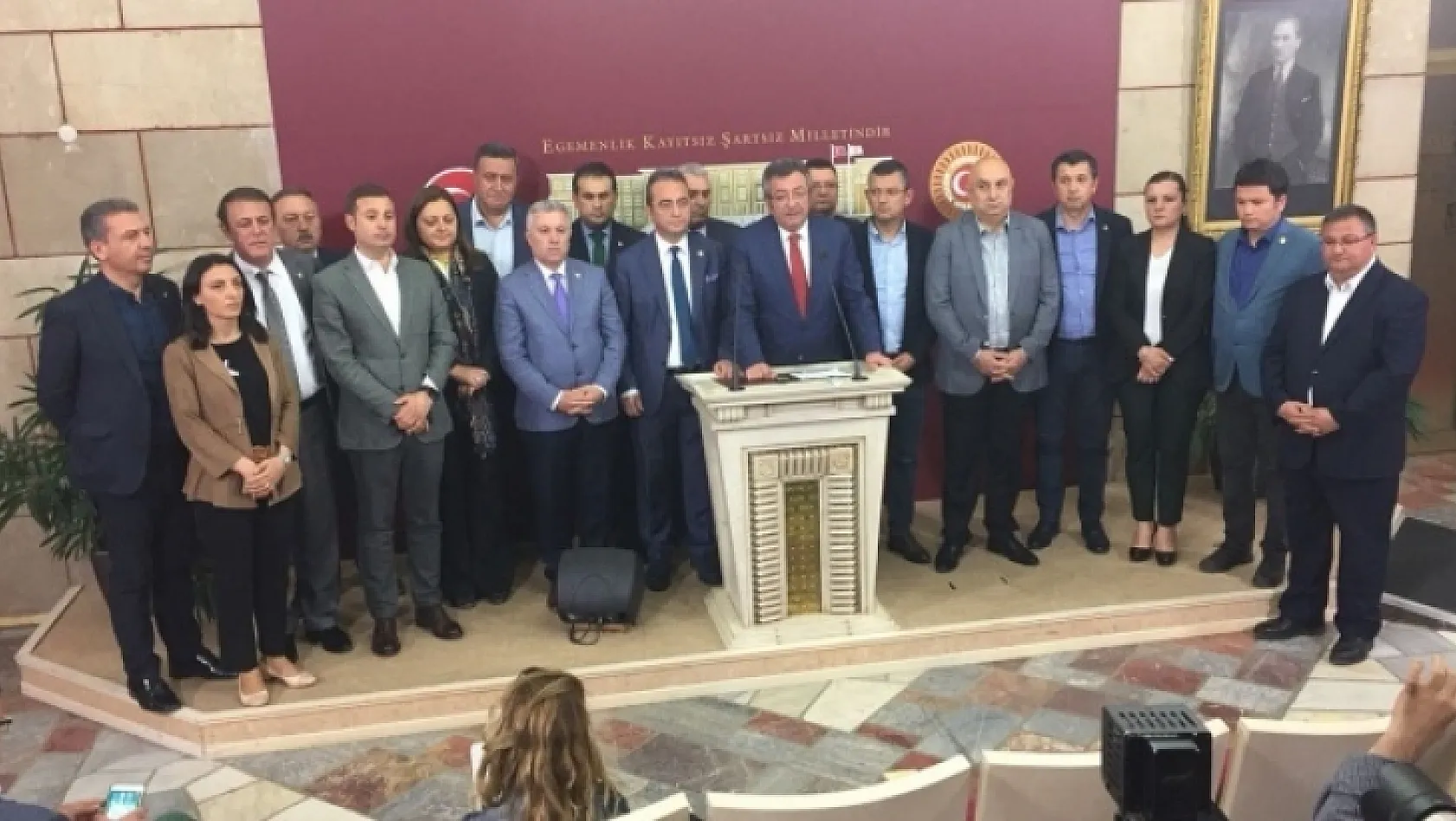 CHP'li Milletvekilleri İYİ Parti'ye Geçti