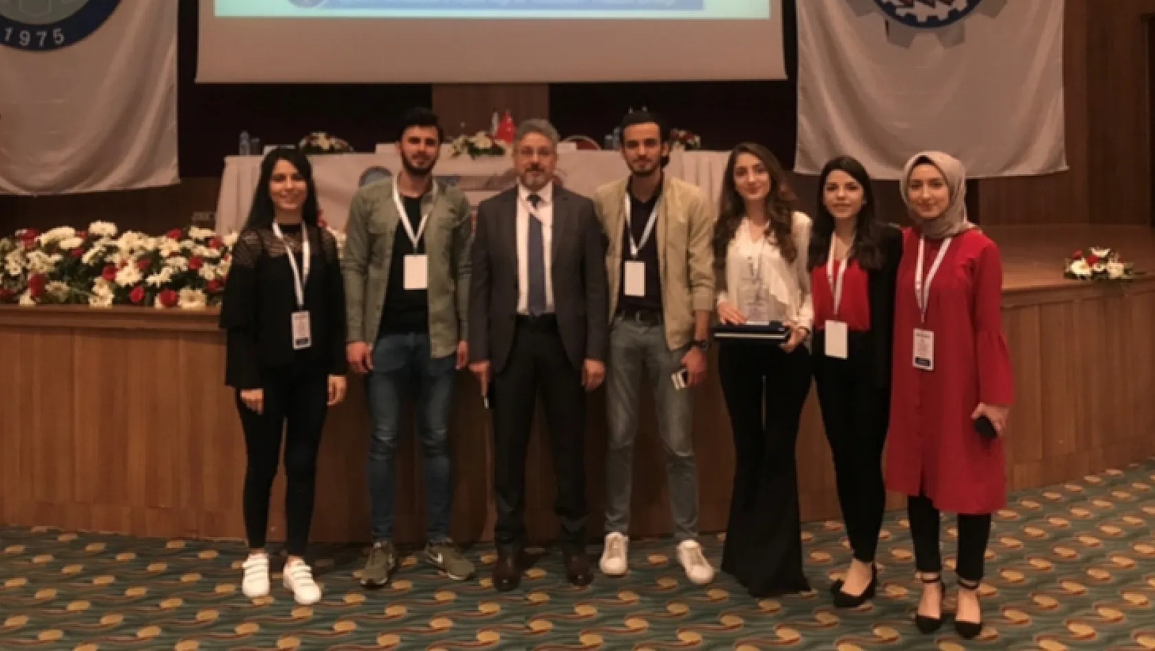 Fırat'lı Öğrencilere 'AKAD' Emek Ödülü