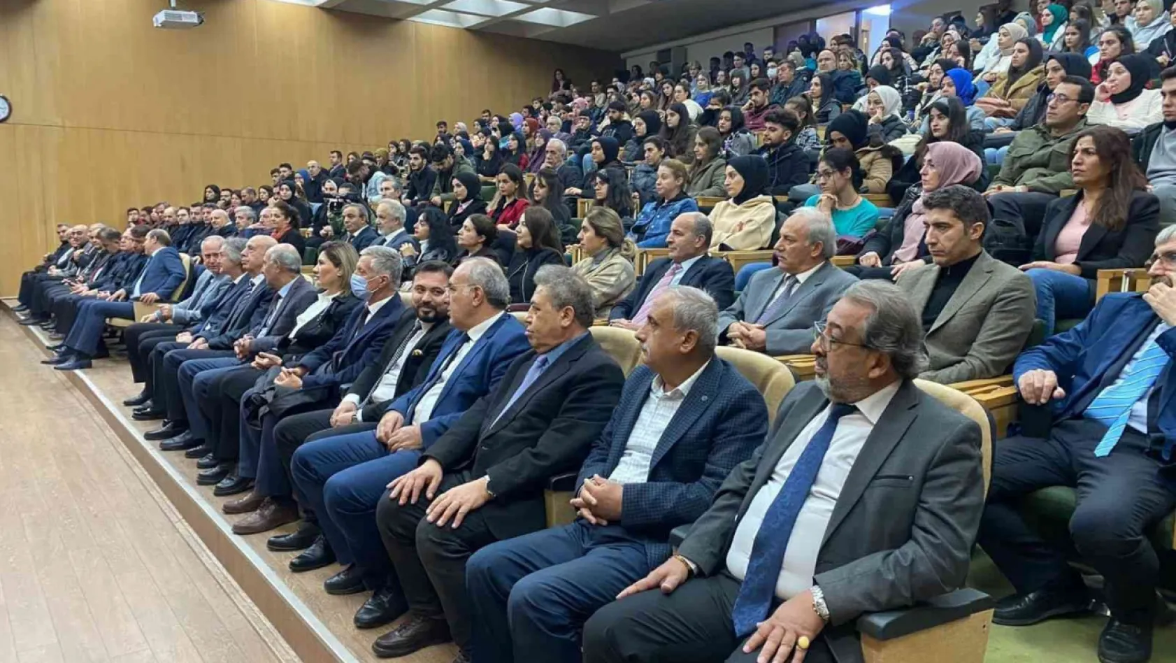 Fırat Üniversitesinde 'Atatürk' Konferansı